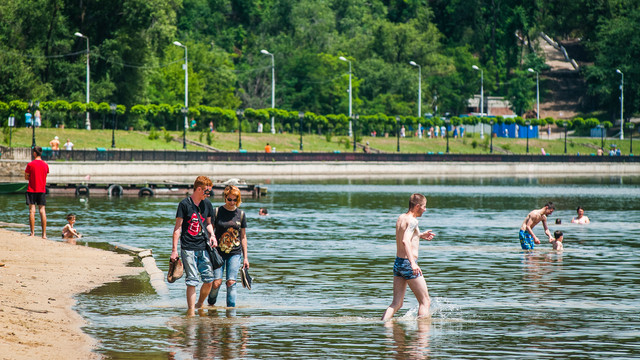 Centrul de Sănătate Publică atenționează: Nisipul și lacurile din Chișinău sunt contaminate cu bacterii
