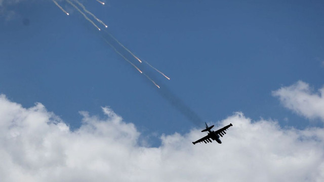Un avion de atac rusesc Su-25, doborât de ucraineni în Donețk. Armata ucraineană afirmă că trupele Rusiei au fost îndepărtate dintr-o parte a orașului Ceasov Iar