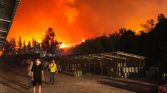Turiști români, evacuați în urma incendiilor de vegetațiie din Turcia și Grecia. Anunțul MAE de la București
