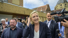 Partidele din Franța vor să formeze un front anti-extrema dreaptă înainte de turul al doilea al alegerilor anticipate
