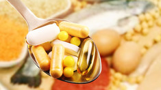 Combinații de alimente comune și medicamente care trebuie evitate, potrivit experților. De ce trebuie să renunțăm la lactate dacă luăm antibiotice