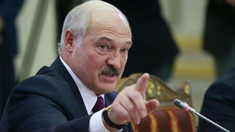 Lukașenko amenință că este pregătit să răspundă cu arme nucleare dacă Belarusul este atacat