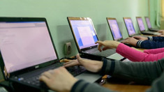Mai multe școli din Chișinău și din regiunea transnistreană au primit donații de laptopuri, cu sprijinul UNICEF