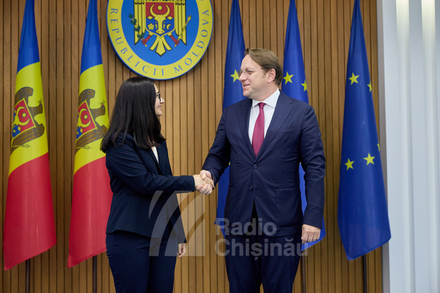 FOTO | Prima sesiune de screening bilateral. Oliver Varhelyi: „Trebuie să înregistrați progrese în clusterul fundamental și în clusterul sectorial”