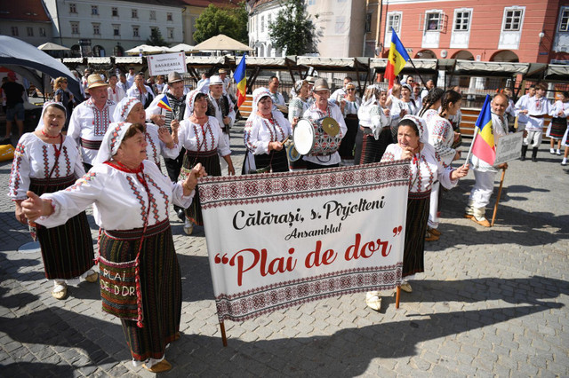 FOTO | Adrian Dupu, la deschiderea festivalului „Sfântă ni-i vatra” de la Sibiu: „Indiferent pe ce parte a Prutului ne aflăm, simțim și trăim românește”