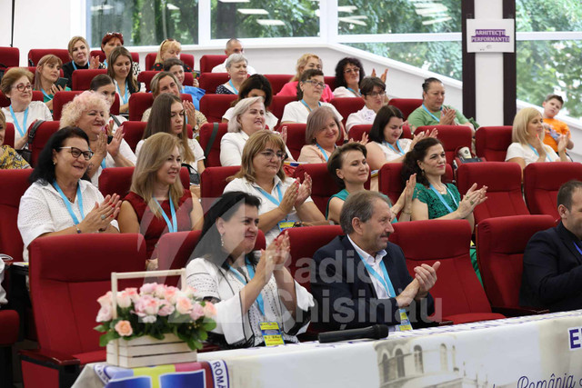 FOTO | Congres cu participarea a 150 de pedagogi din România și Republica Moldova. „Profesorii au misiunea de a crea nu doar poduri educaționale, ci poduri, în general”