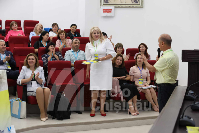 FOTO | Congres cu participarea a 150 de pedagogi din România și Republica Moldova. „Profesorii au misiunea de a crea nu doar poduri educaționale, ci poduri, în general”