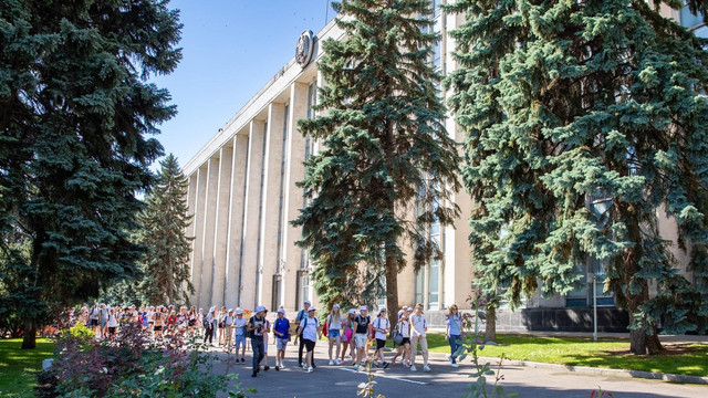 Guvernul a lansat programul educațional „Excursia europeană” pentru elevii din Republica Moldova
