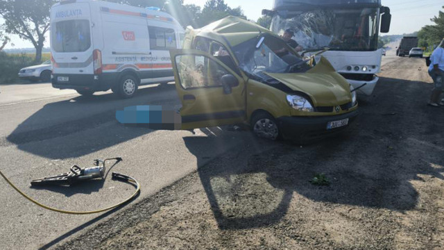 Accident cu implicarea unui autocar Chișinău - Kiev. Două persoane au murit
