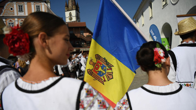 FOTO | Adrian Dupu, la deschiderea festivalului „Sfântă ni-i vatra” de la Sibiu: „Indiferent pe ce parte a Prutului ne aflăm, simțim și trăim românește”