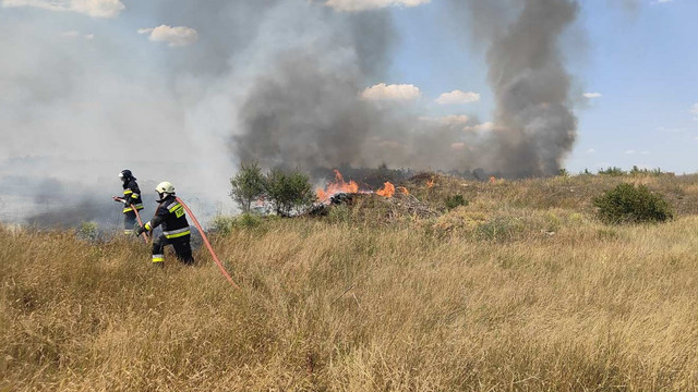 FOTO | IGSU: Peste 120 hectare de teren au fost compromise în ultimele 24 de ore