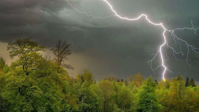 Vin ploile! Meteorologii au emis un Cod Galben de instabilitate atmosferică