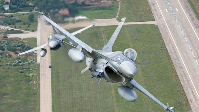 Ministerul Apărării de la București a ridicat două avioane F-16 azi-noapte, în urma alertei privind drone rusești în apropierea graniței
