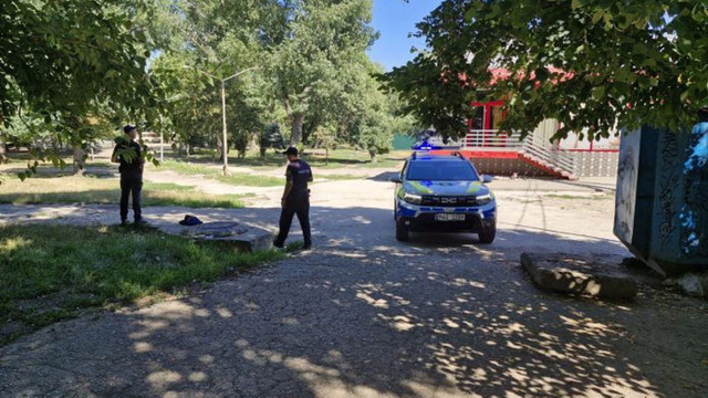 Atac în parcul central din Bălți: Un bărbat s-a ales cu arsuri, după ce a fost stropit cu „un lichid” de o persoană necunoscută