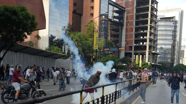 Proteste violente în Venezuela după realegerea președintelui Nicolas Maduro. O persoană a fost ucisă la manifestații