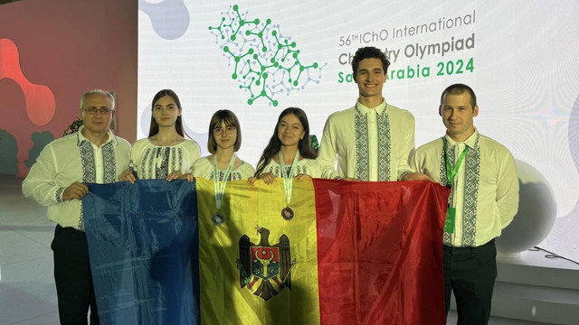 FOTO | Lotul olimpic al Rep. Moldova a obținut două medalii și două mențiuni de onoare la Olimpiada Internațională la Chimie