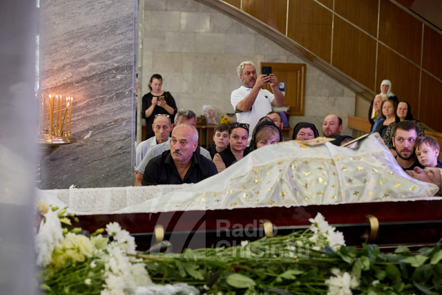 GALERIE FOTO | A avut loc ceremonia funerară a interpretului Anatol Latîșev