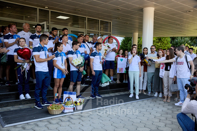 GALERIE FOTO | Lotul olimpic al Republicii Moldova a revenit de la Paris 