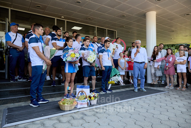 GALERIE FOTO | Lotul olimpic al Republicii Moldova a revenit de la Paris 