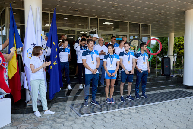 GALERIE FOTO | Lotul olimpic al Republicii Moldova a revenit de la Paris 