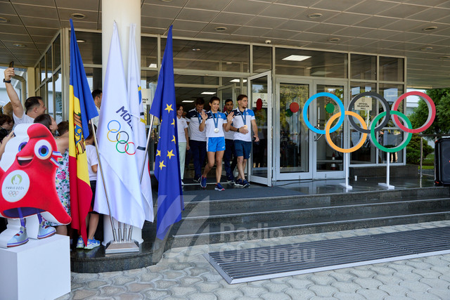 GALERIE FOTO | Lotul olimpic al Republicii Moldova a revenit de la Paris 