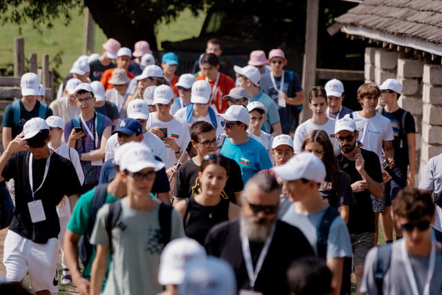 FOTO | Participanții la Olimpiada Europeană de Informatică pentru Juniori au explorat Orheiul Vechi