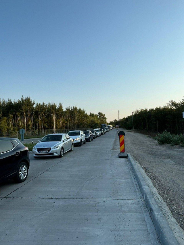 FOTO | Aglomerație la Vama Sculeni, pe sensul de ieșire din Republica Moldova