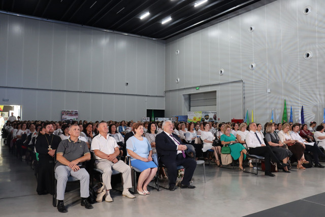 FOTO | Dan Perciun a participat la Forumul cadrelor didactice din raionul Strășeni