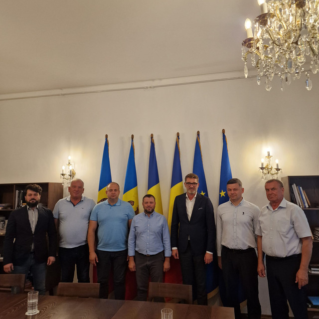 FOTO | Ambasadorul României la Chișinău a discutat cu reprezentanții de la Forța Fermierilor despre situația critică din agricultură 