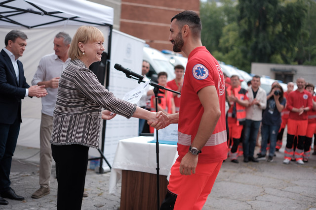 GALERIE FOTO | 41 de ambulanțe noi au fost distribuite astăzi către substațiile și punctele de asistență medicală urgentă din mai multe localități din R. Moldova