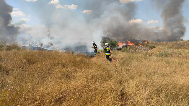 IGSU: Pericolul excepțional de incendiu se menține pe arii extinse