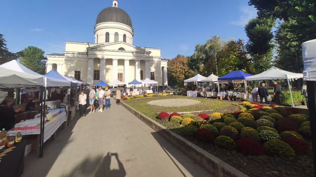 FOTO | La Chișinău sunt organizate târguri cu produse autohtone