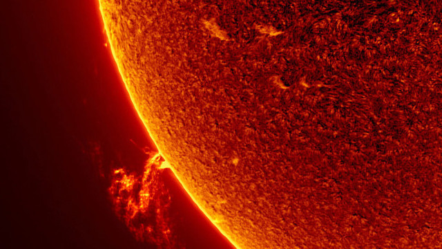 Pământul este lovit de o furtună solară puternică