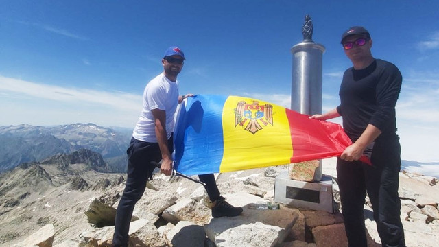 Doi cetățeni ai Republicii Moldova au cucerit cel mai înalt vârf din Munții Pirinei: „A fost o mândrie să arborăm drapelul la așa o înălțime”