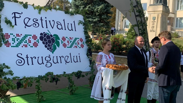 FOTO | Cristian-Leon Țurcanu, la Festivalul Strugurelui de la Cimișlia: „Strugurii de pe acest mal al Prutului sunt tot mai apreciați în UE”