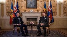 FOTO | Dorin Recean s-a întâlnit cu premierul Robert Fico: „Mizăm pe sprijinul Slovaciei în parcursul european al Republicii Moldova”