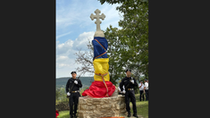 FOTO | În raionul Rezina a fost inaugurat monumentul grănicerului român Toader Crăciun, persecutat de bolșevici