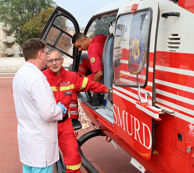 FOTO | O cetățeană a Republicii Moldova, transportată cu elicopterul SMURD la Chișinău, după ce a suferit un ictus în Bulgaria