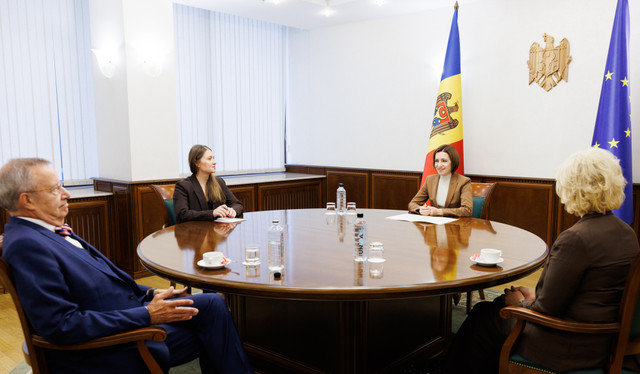 FOTO | Maia Sandu, în discuții cu fostul președinte estonian, Toomas Hendrik Ilves: „Cu sprijinul său, avansăm pe calea modernizării și europenizării”