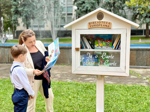 FOTO | Lângă Guvern a fost inaugurată Biblioteca Europeană. Cristina Gherasimov: „Vă invit să fim cu o carte mai aproape de Europa”