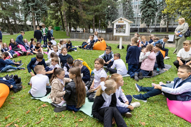 FOTO | Lângă Guvern a fost inaugurată Biblioteca Europeană. Cristina Gherasimov: „Vă invit să fim cu o carte mai aproape de Europa”