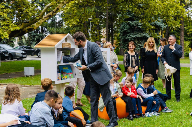 FOTO | Lângă Guvern a fost inaugurată Biblioteca Europeană. Cristina Gherasimov: „Vă invit să fim cu o carte mai aproape de Europa”