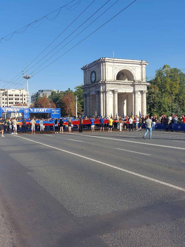 FOTO | Euro Marathon 2024: Peste 5000 de oameni au alergat împreună spre un viitor european