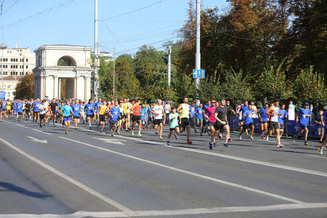 FOTO | Euro Marathon 2024: Peste 5000 de oameni au alergat împreună spre un viitor european