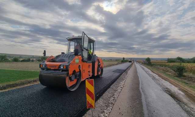 FOTO | Pe opt sectoare de drum din țară sunt în desfășurare proiecte de construcție și reabilitare