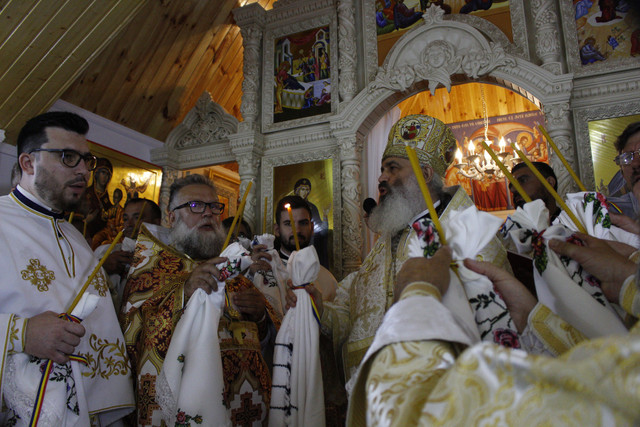 FOTO | Preoți ai Mitropoliei Basarabiei au sfințit un nou altar de rugăciune a Neamului Românesc, în raionul Călărași