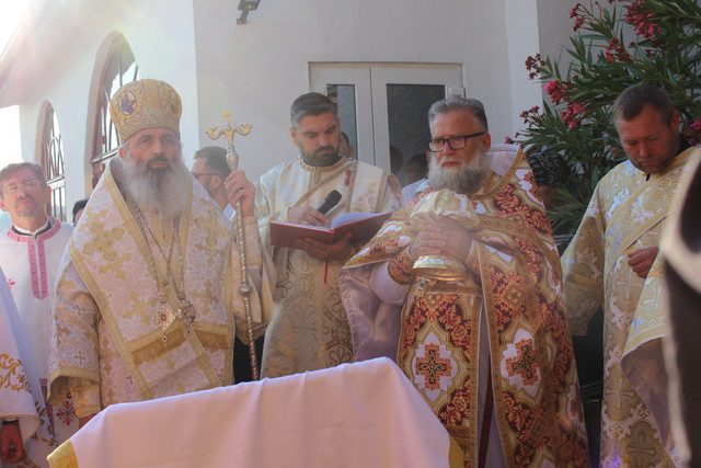 FOTO | Preoți ai Mitropoliei Basarabiei au sfințit un nou altar de rugăciune a Neamului Românesc, în raionul Călărași