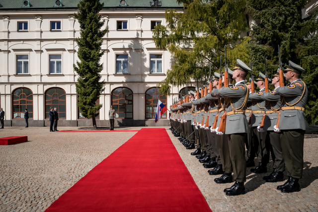 FOTO | Dorin Recean s-a întâlnit cu premierul Slovaciei, Robert Fico: „Nu există o soluție mai bună decât să fiți membri ai Uniunii Europene”