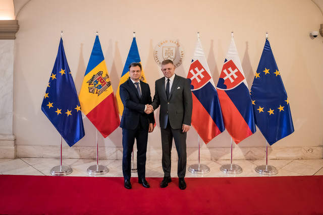 FOTO | Dorin Recean s-a întâlnit cu premierul Slovaciei, Robert Fico: „Nu există o soluție mai bună decât să fiți membri ai Uniunii Europene”