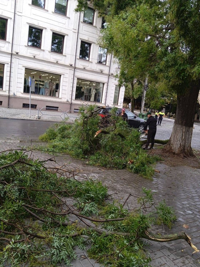 Meteorologii prognozează condiții meteo extreme din cauza ploilor abundente